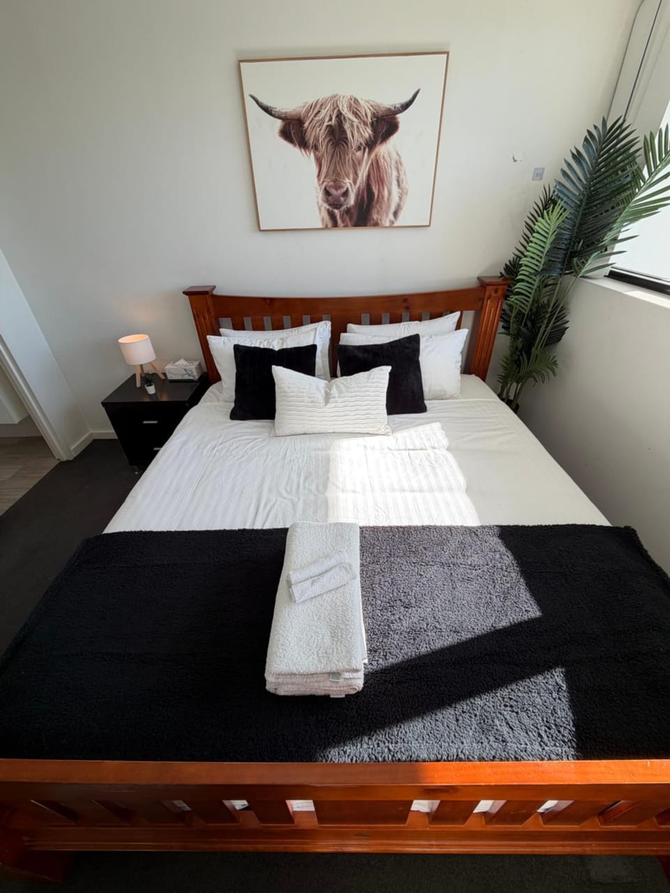 Bed, Photo of the whole room, Bedroom, towels