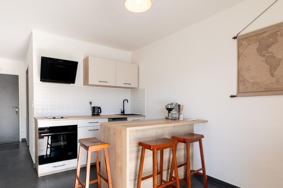 Kitchen or kitchenette, Living room