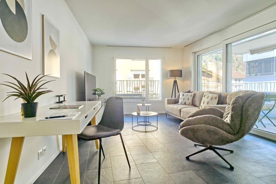 TV and multimedia, Living room, Business facilities, Seating area, internet