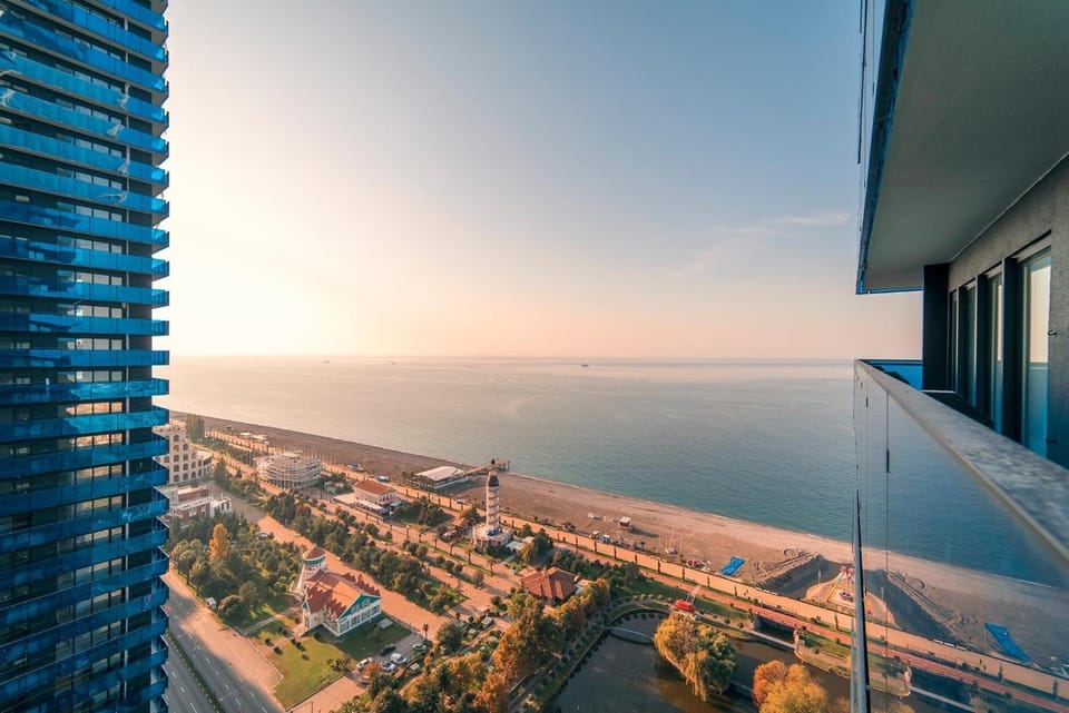 Property building, Day, Natural landscape, Bird's eye view, City view, Sea view