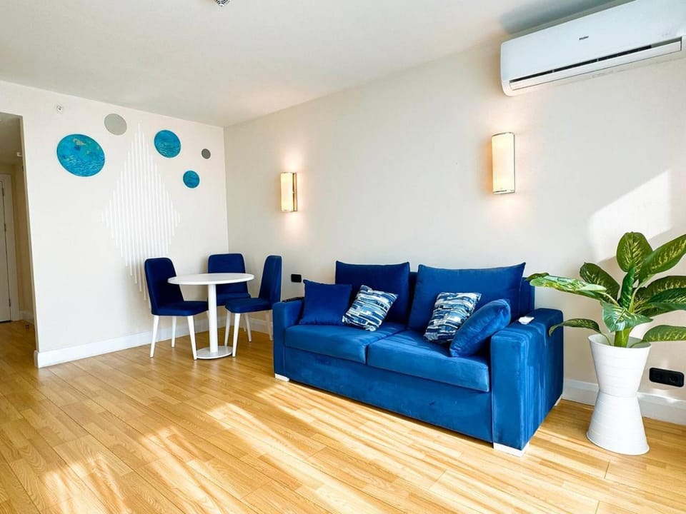 Living room, Seating area, air conditioner
