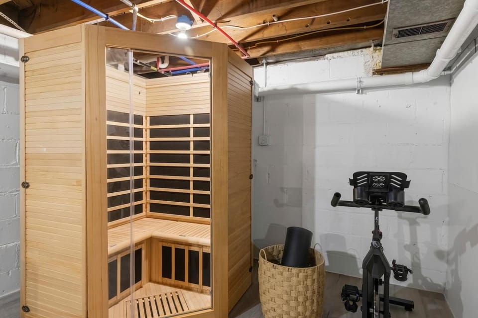 Coastal Comfort Sauna, HotTub & Games near Dunes House in Michigan City
