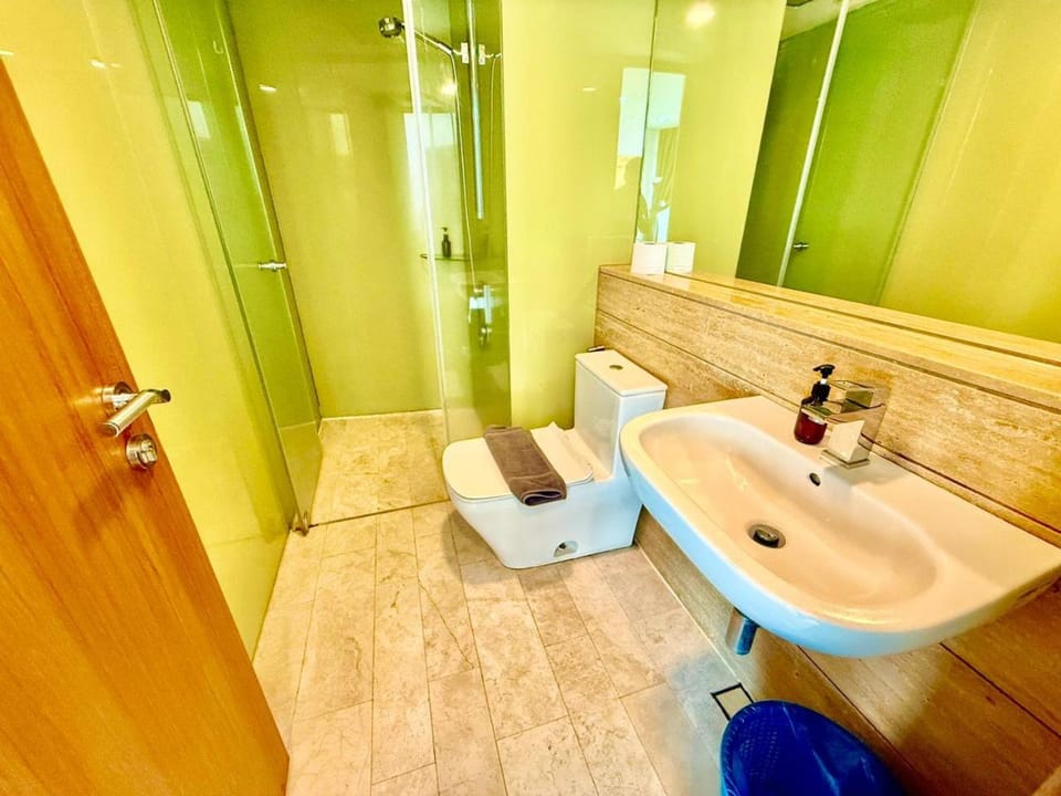 Shower, towels