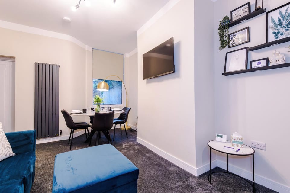 TV and multimedia, Seating area, Dining area