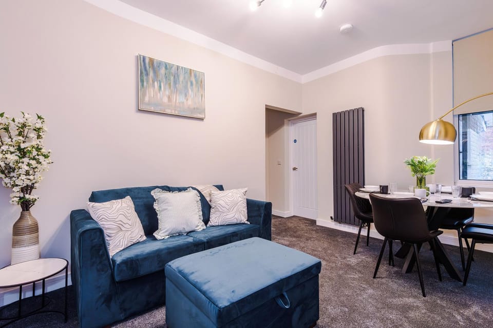 Seating area, Dining area