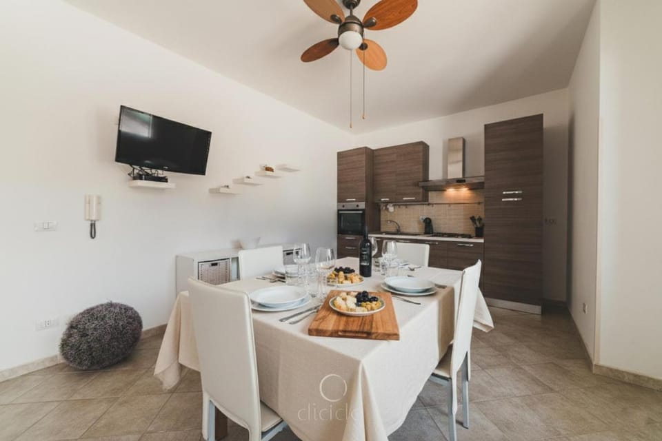 Dining area, oven, stove