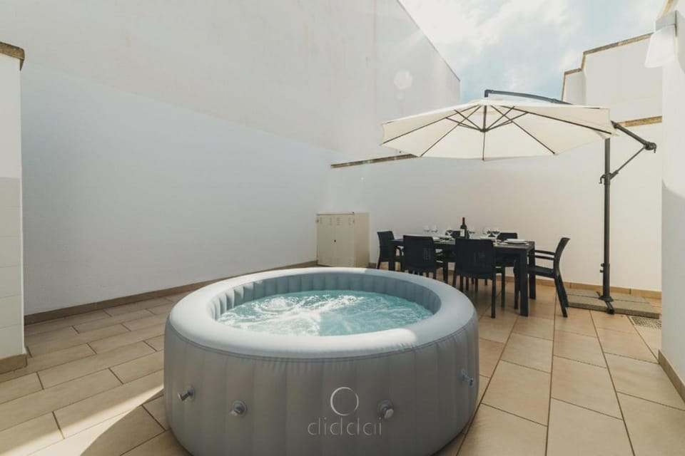 Patio, Hot Tub