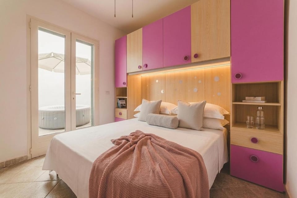 Bed, Photo of the whole room, Bedroom, wardrobe