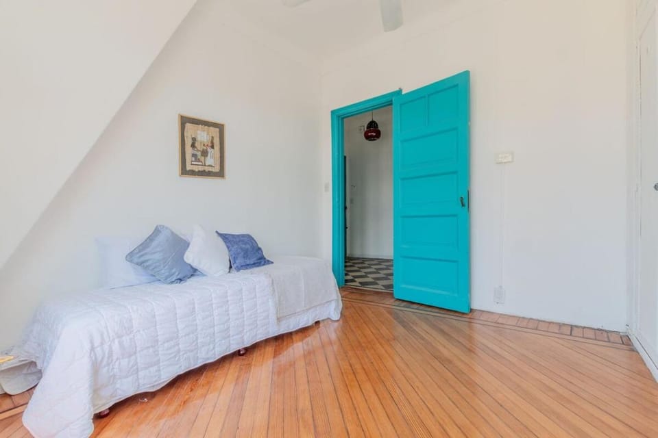 ZAYA, amplio semipiso con balcón, ubicación ideal Apartment in Buenos Aires