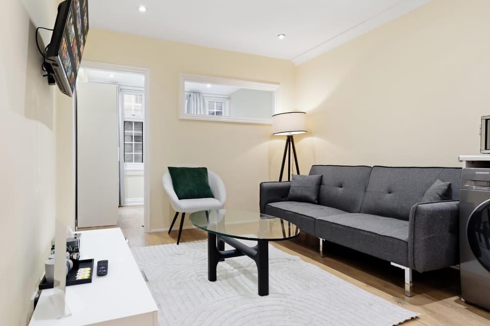 Luxury one bedroom property, London Bridge A1 Apartment in London Borough of Southwark