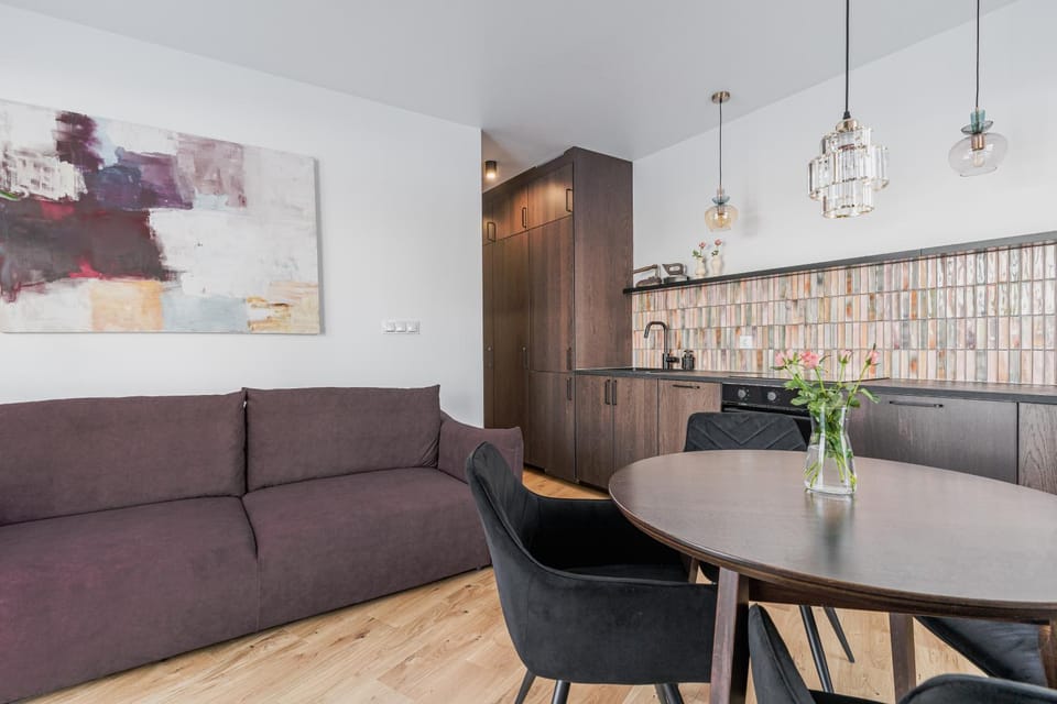 Kitchen or kitchenette, Seating area, Dining area
