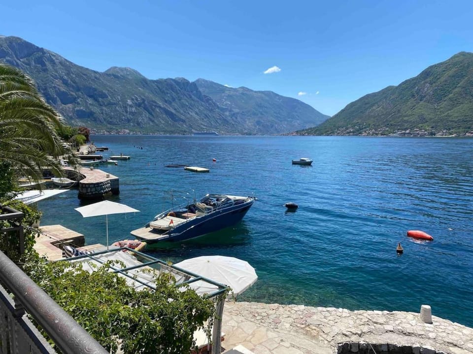Boka Bay Beach House Apartment in Kotor Municipality