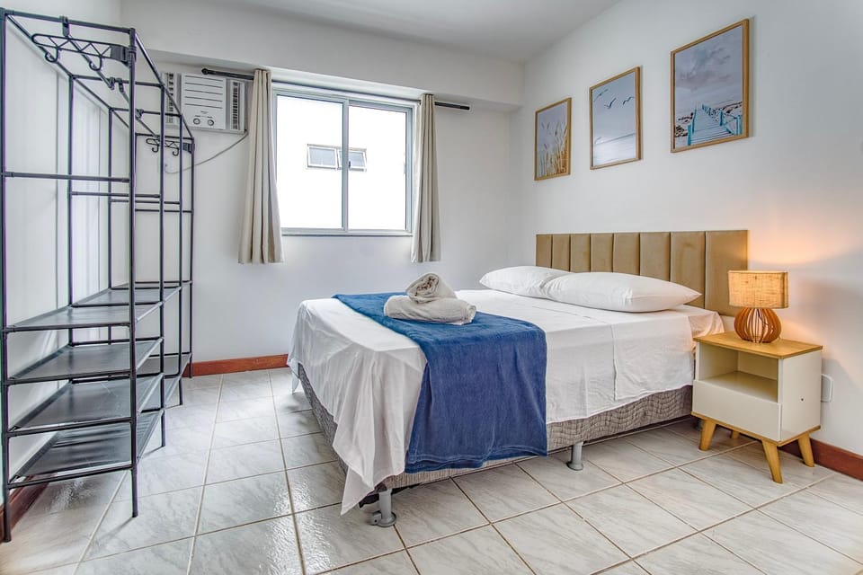 Ar nos Quartos, Praia e Churrasco em Cobertura espaçosa para até 8 hóspedes em Cabo Frio Apartment in Cabo Frio
