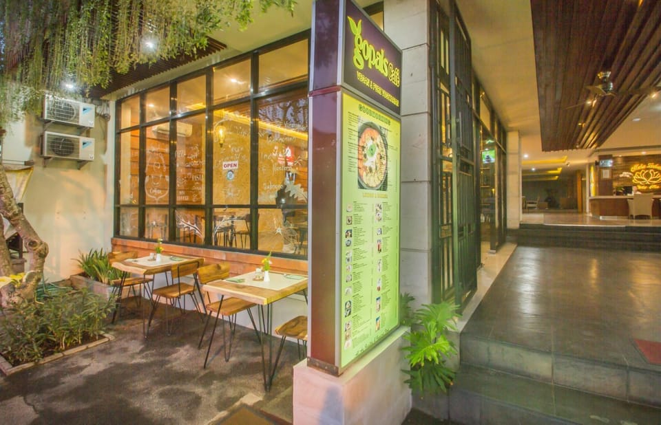 Restaurant/places to eat, Restaurant/places to eat, Bird's eye view, Dining area