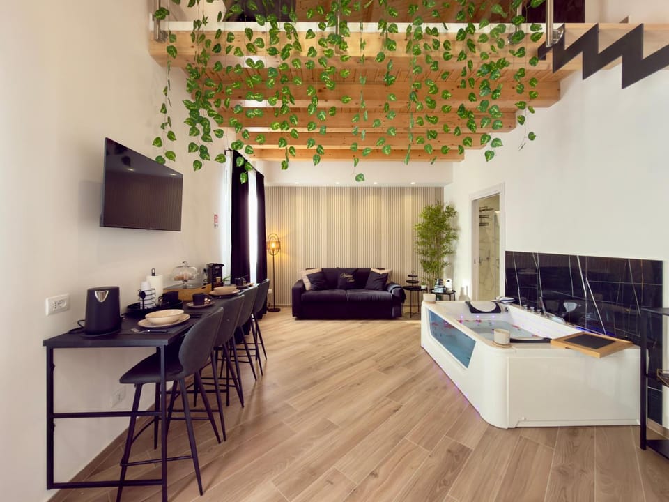 Communal lounge/ TV room, TV and multimedia, Living room, Seating area, Dining area, Evening entertainment
