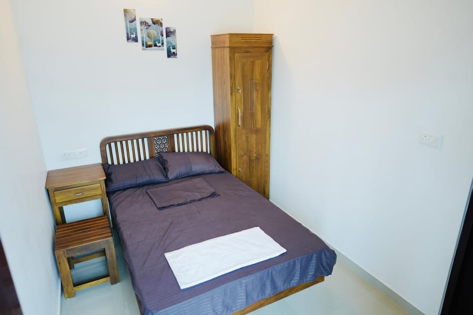 Bed, Bedroom, towels, wardrobe