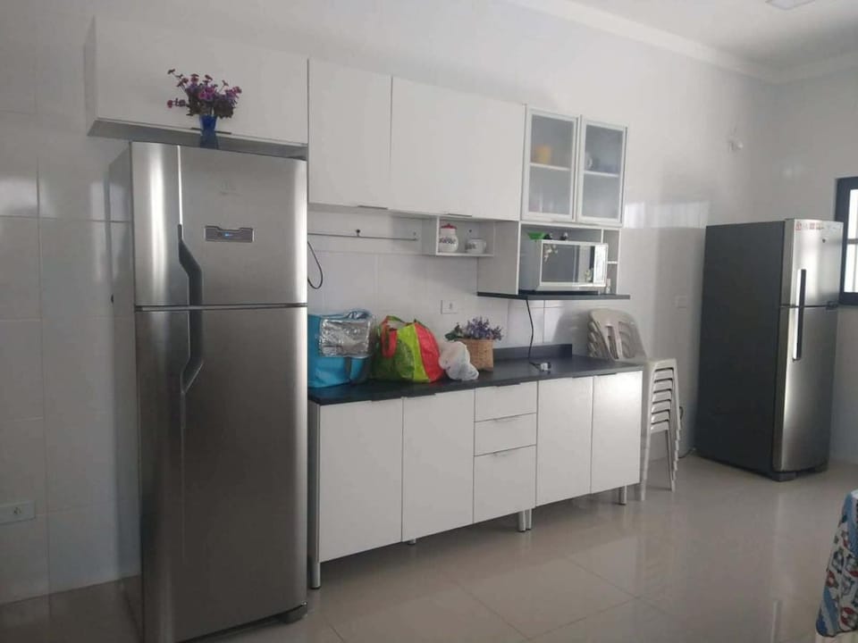 Casa a 2 minutos, a pé, da praia - até 16 pessoas House in State of São Paulo