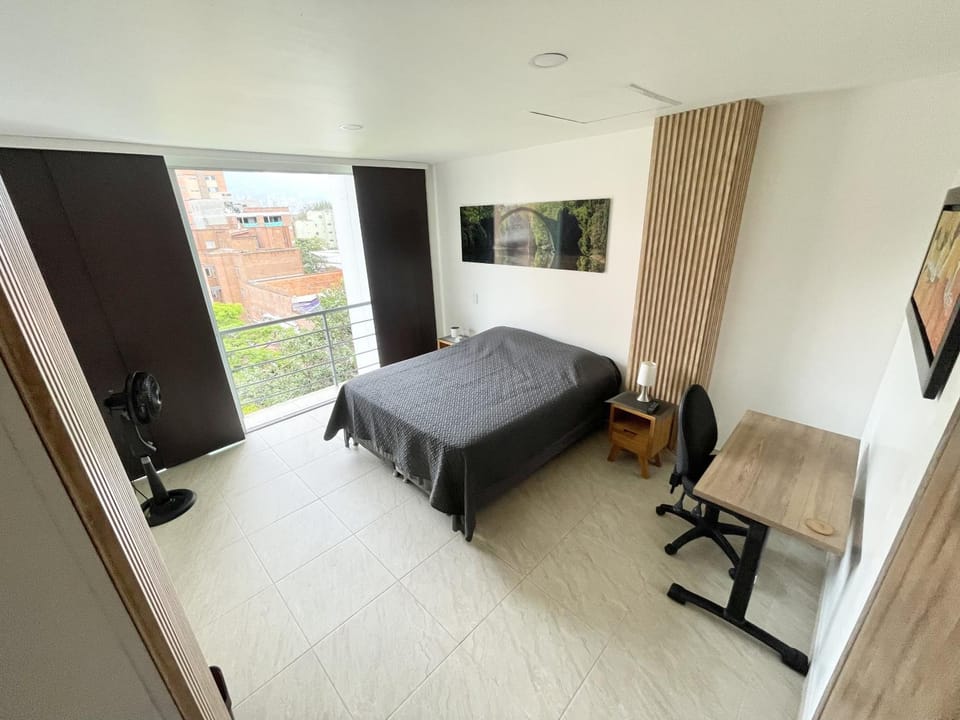Bed, TV and multimedia, Photo of the whole room, Bedroom