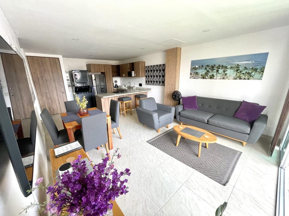 Communal lounge/ TV room, TV and multimedia, Kitchen or kitchenette, Living room, Seating area, Dining area, pet friendly