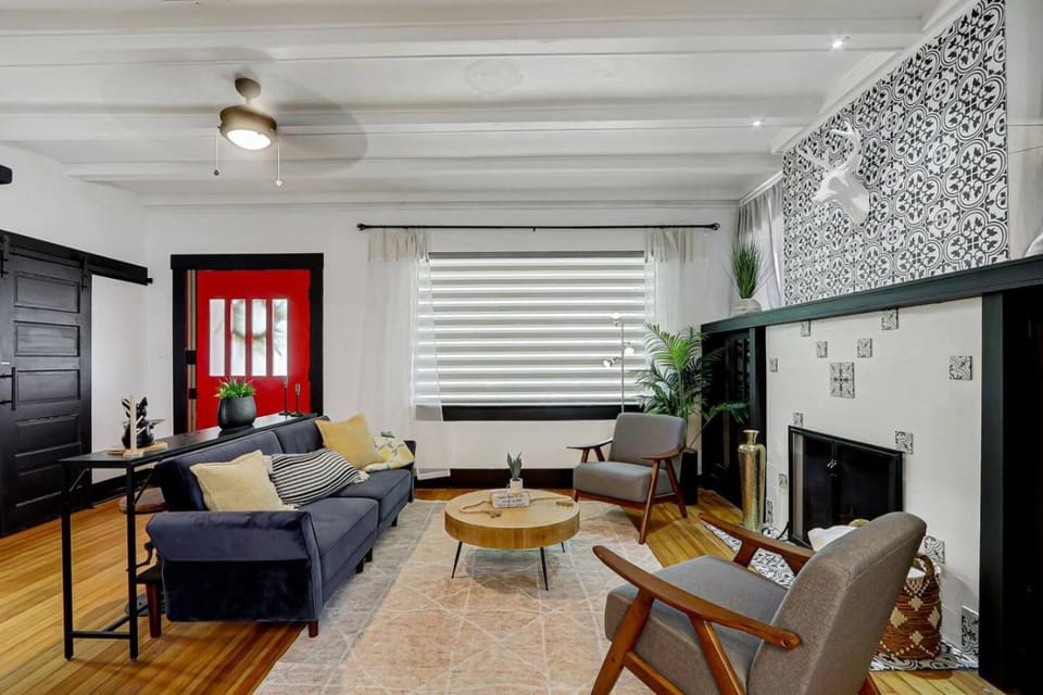 Living room, Seating area