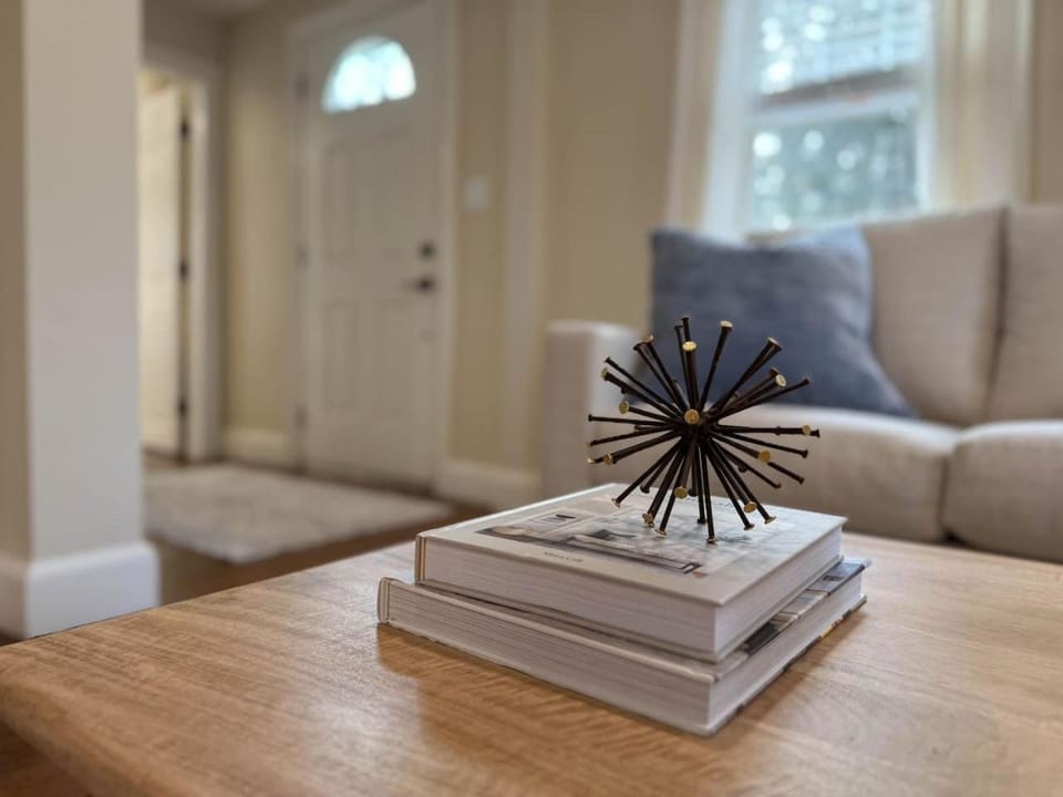 Portsmouth Landing 4BDRM, Modern Escape, Central House in Portsmouth