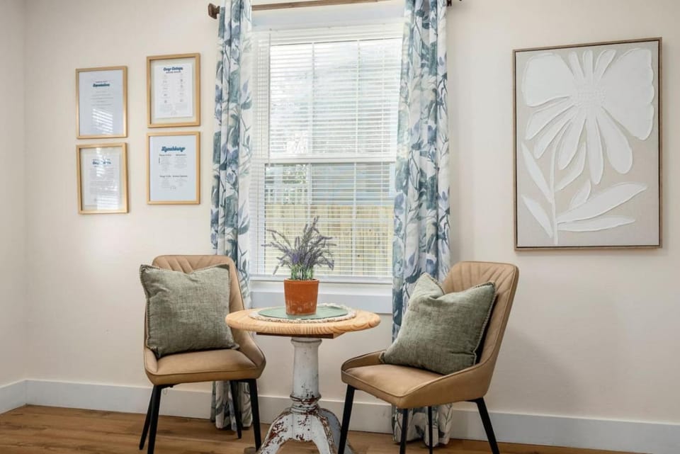Perrymond - Cozy Cottage, 10 Min To Downtown, Near LU & UL House in Lynchburg