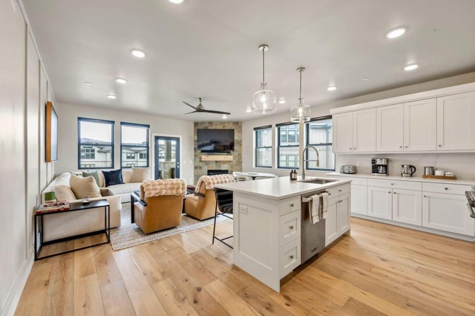 Luxury 3BR Condo near Deer Valley & Heber City Apartment in Jordanelle Reservoir