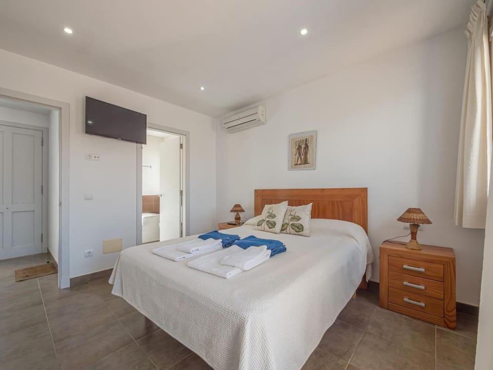 TV and multimedia, Bedroom, air conditioner
