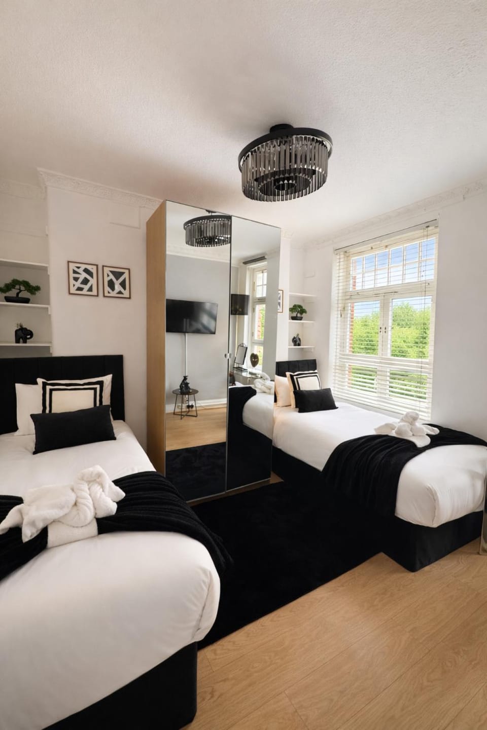 Bed, TV and multimedia, Living room, Seating area, Bedroom, flat iron, furniture, hair dryier, heating, internet, storage, towels