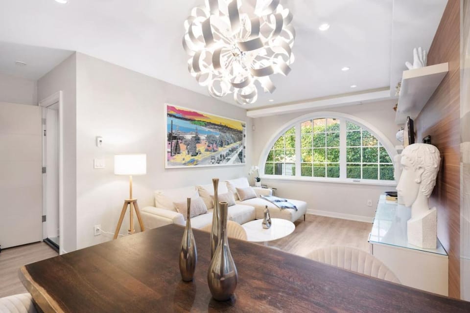 Quiet Kits Oasis. 2BR, Patio and Private Garage House in Vancouver