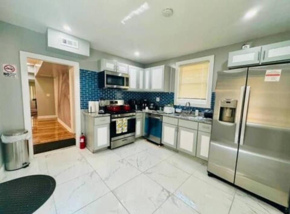 Modern Stay Near Falls with EV Charger House in Buffalo