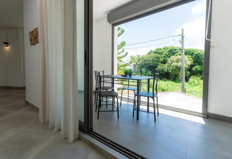 Season Break stunning apt 2 -5mins Pereybere Beach Apartment in Grand Baie