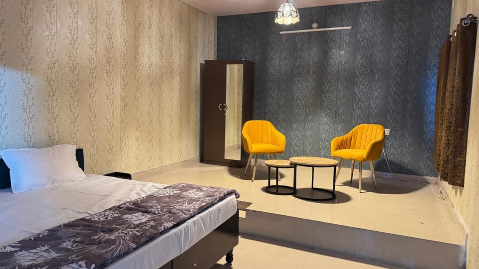 Photo of the whole room, Bedroom