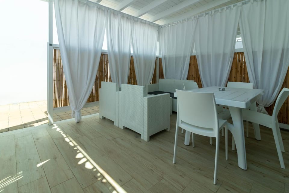 Patio, Seating area