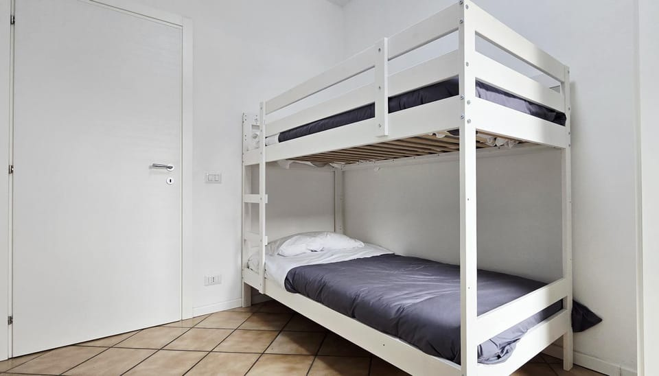 Bedroom, bunk bed