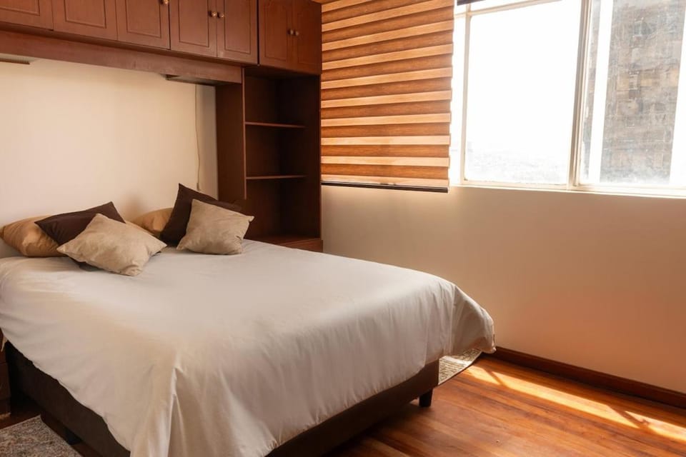 Departamento en Avenida Arce Zona Embajadas 3 Dormitorios y Teleférico Apartment in La Paz