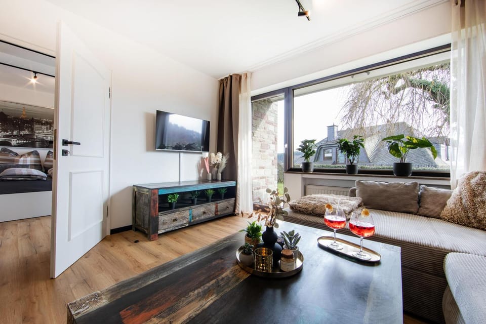 Communal lounge/ TV room, TV and multimedia, Living room