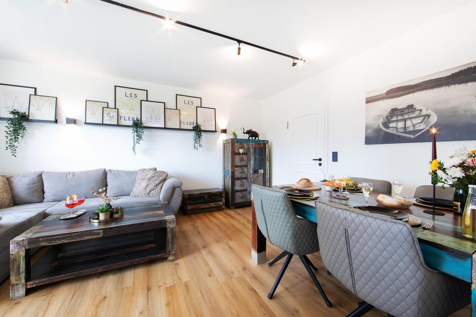 Living room, Seating area, Dining area