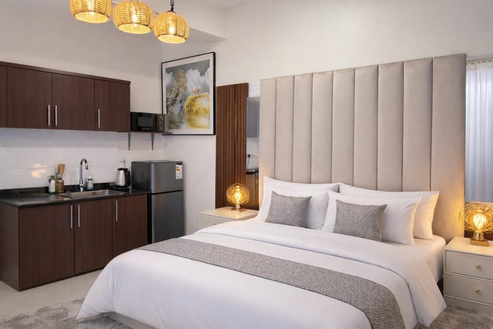 Bed, Kitchen or kitchenette, Photo of the whole room, Bedroom, minibar, oven
