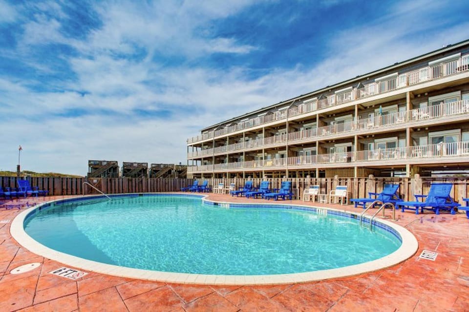 Oceanfront, dog-friendly condo with ocean view, pool & central AC House in Hatteras Island