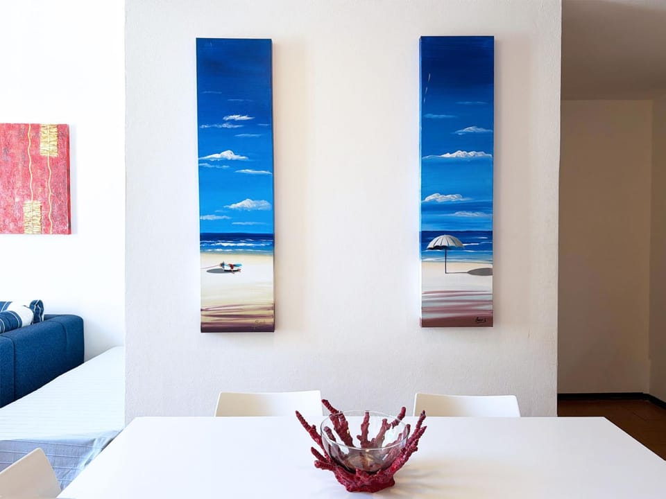 Living room, Decorative detail, Seating area, Dining area