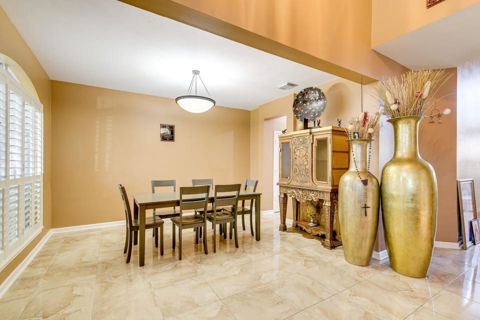 3,500-Sq-Ft Retreat w/ Private Yard in Sugar Land! House in Sugar Land