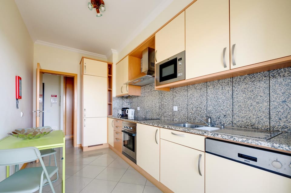 Coffee/tea facilities, stove, kitchen