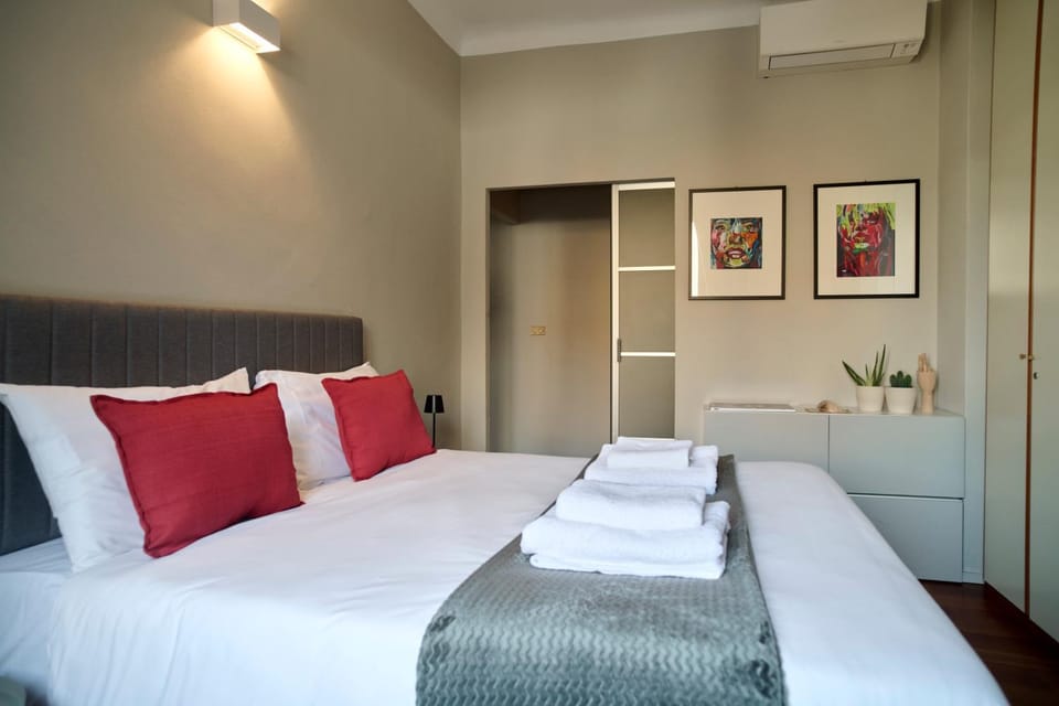 Photo of the whole room, Bedroom, heating, air conditioner