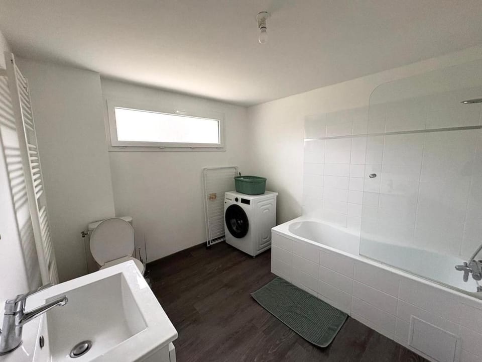 House, garden & garage, Downtown, Near Zenith & A75 House in Auvergne-Rhône-Alpes