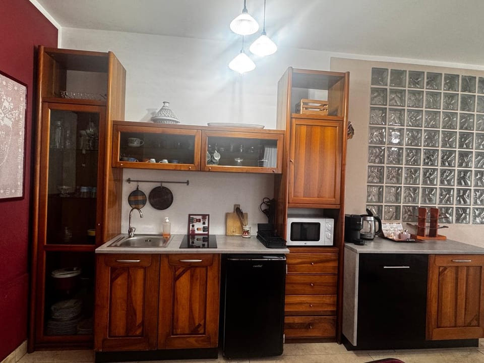 Coffee/tea facilities, Kitchen or kitchenette, dishwasher, minibar, stove