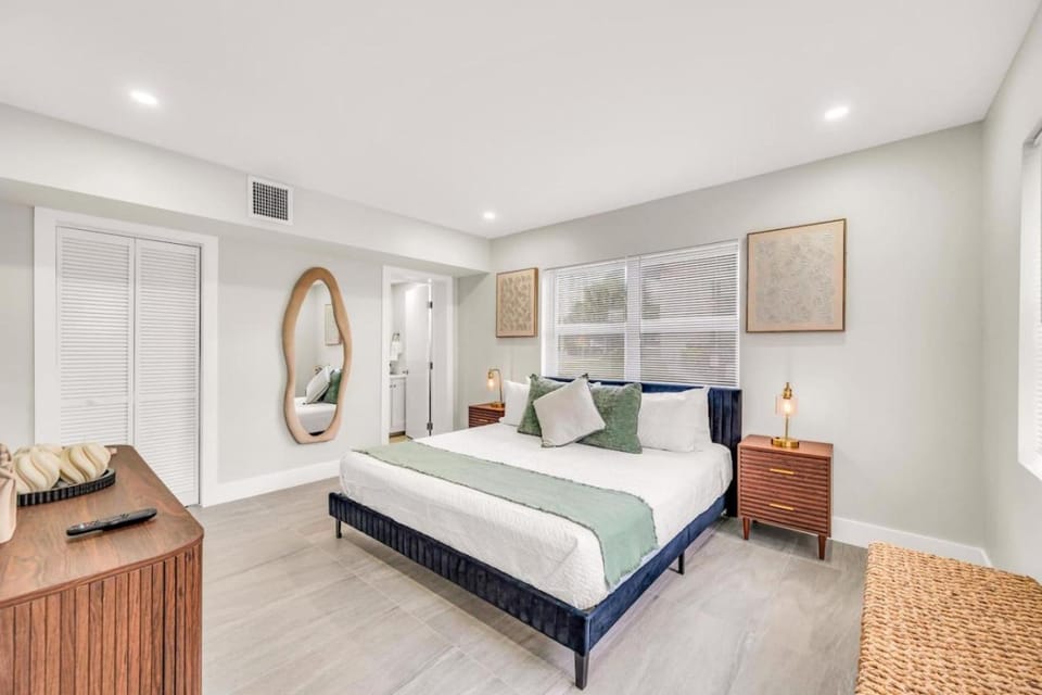 Loggerhead 102, 2BR Oceanfront, Heated Pool Apartment in Lauderdale-by-the-Sea