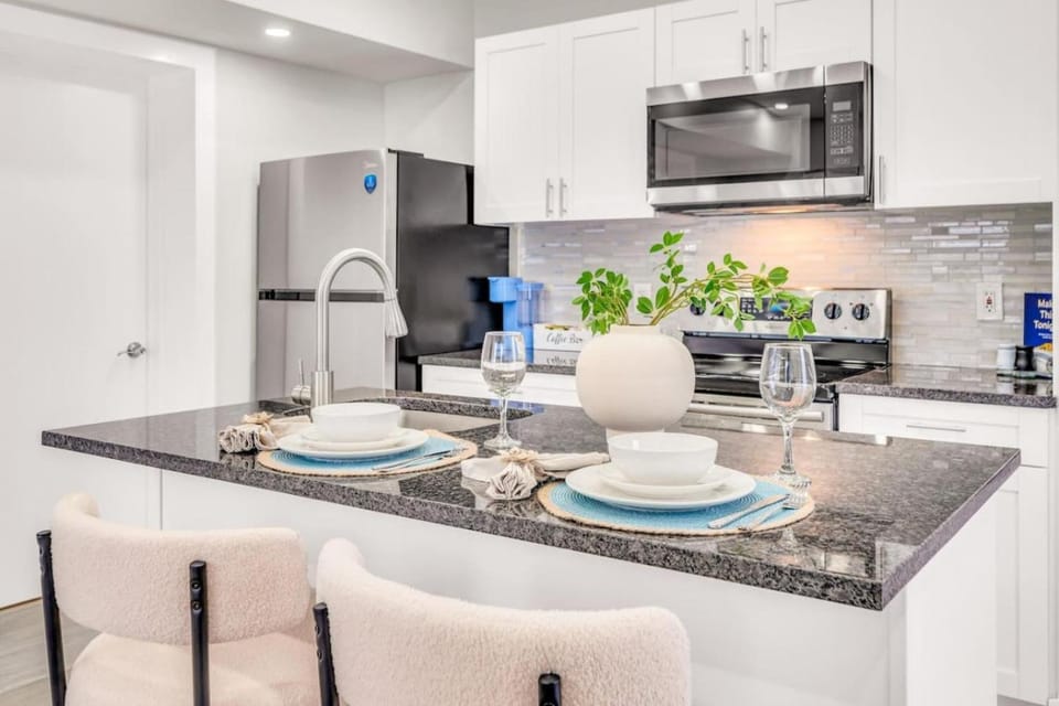 Loggerhead 102, 2BR Oceanfront, Heated Pool Apartment in Lauderdale-by-the-Sea