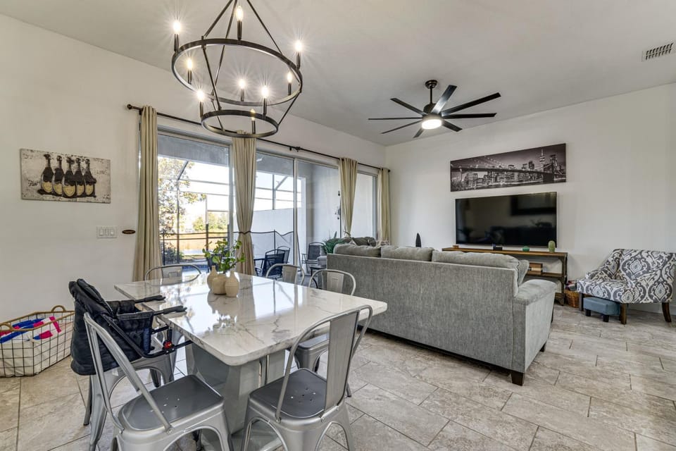 Theme Park Fun & Resort-Style Perks: Davenport Gem House in Four Corners