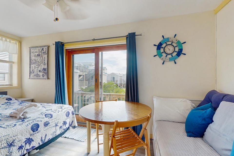 HAODC30 Romantic Hatteras Studio with Rooftop Ocean Views, Club Hatteras Access House in Hatteras Island
